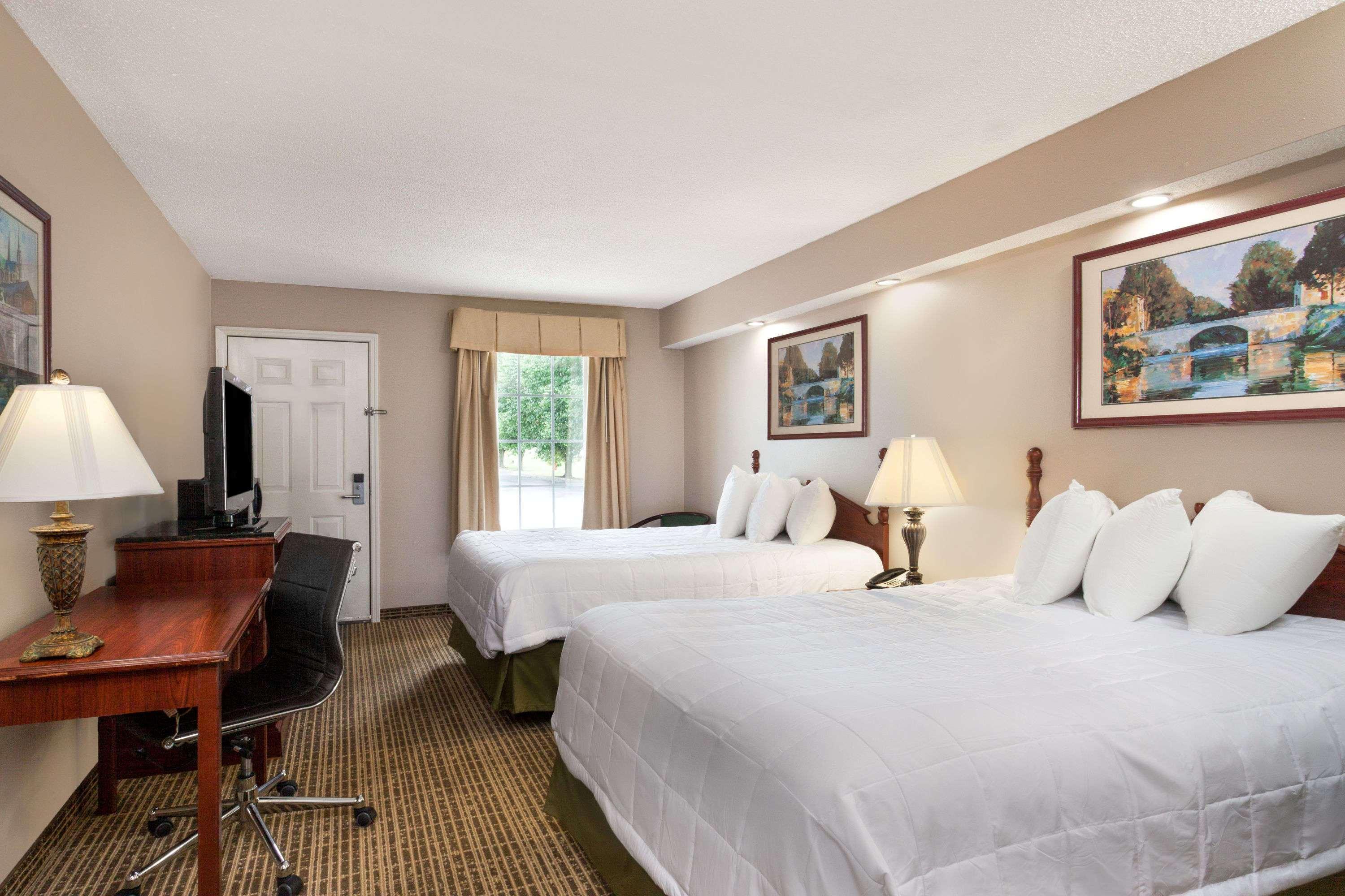 Hotel Baymont By Wyndham Tullahoma Extérieur photo