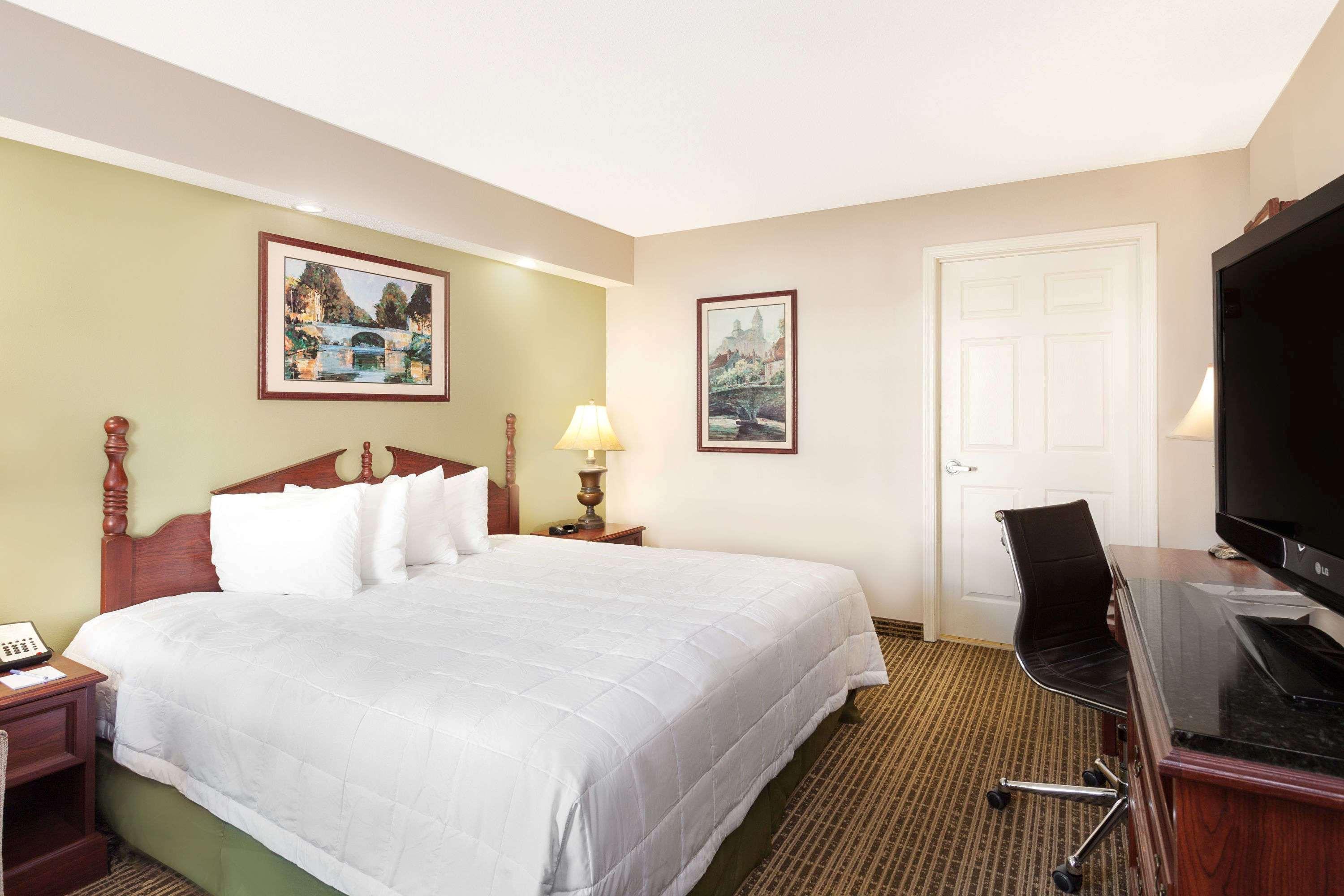 Hotel Baymont By Wyndham Tullahoma Extérieur photo